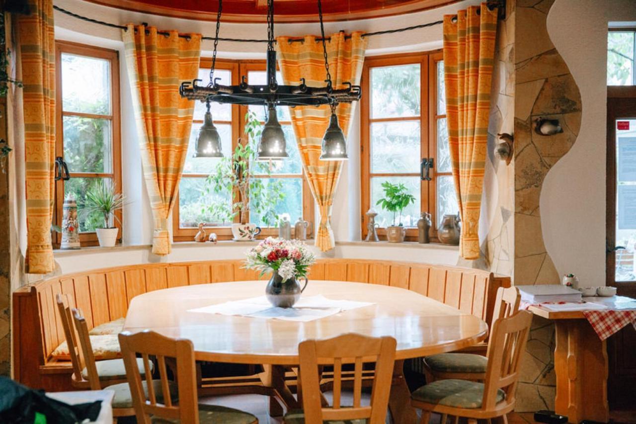 Herrenschenke-Cafe Eiring Königsberg in Bayern エクステリア 写真